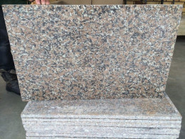 Плитка 600x300 из Западно-Султаевского гранита , фото Купить Плитка 600x300 из Западно-Султаевского гранита в Омске